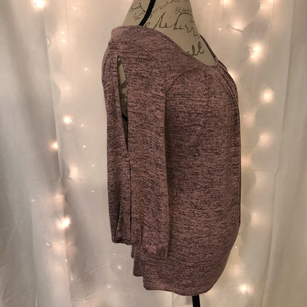 2[Naif] Knitted Pink & Black double cold shoulder - Picture 3 of 7